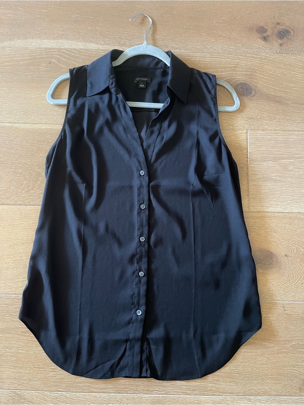 Ann Taylor Black Sleeveless Button-Down Blouse size Small